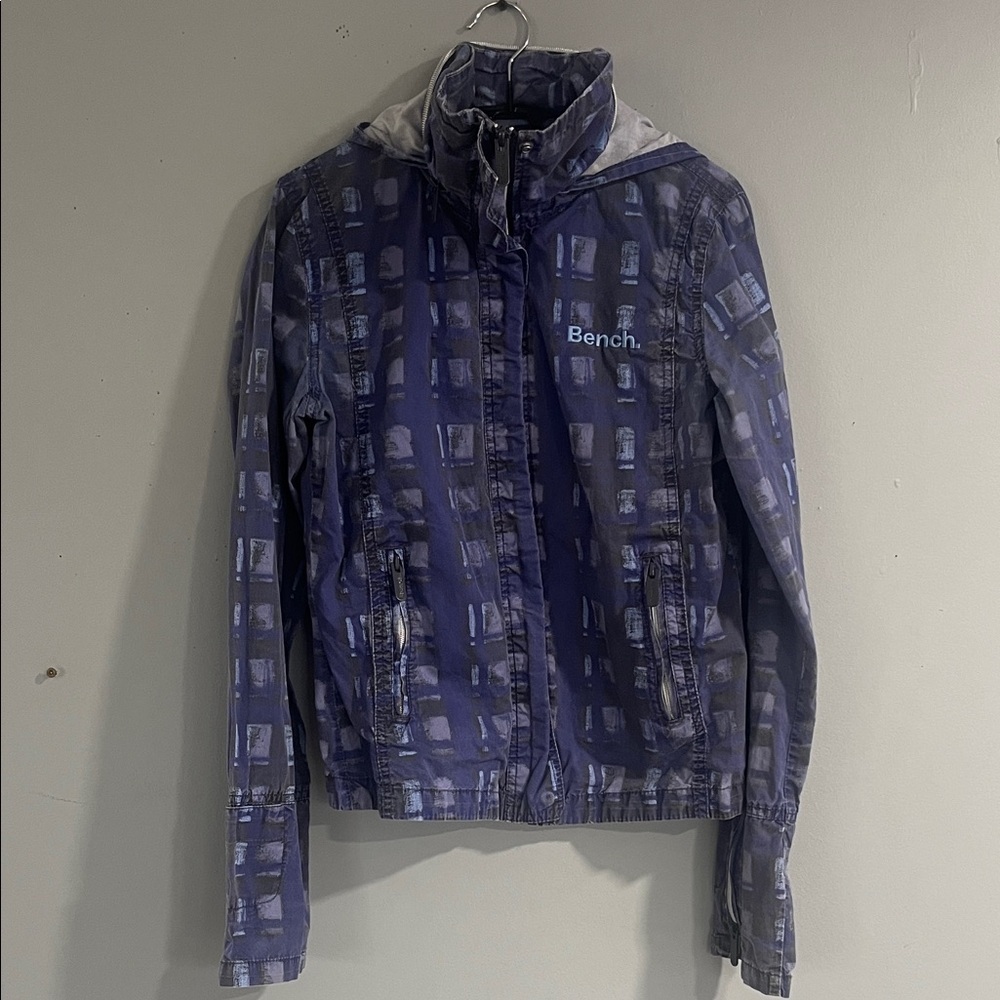 Woman’s Bench Blue and Gray Graphic Jacket Small